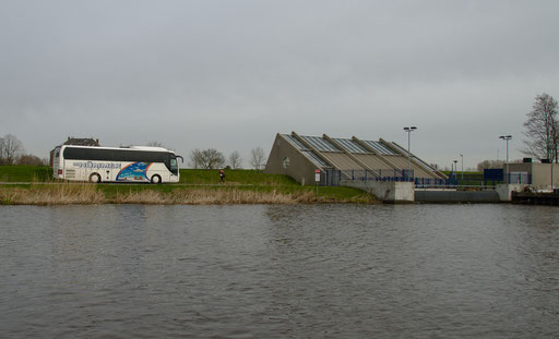 Freilichtmuseum Kinderdijk, Hümmer-Bus am Pumpwerk