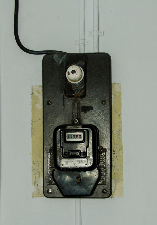 Einfacher Elektroanschluß, ein Wechselstromzähler mit einem abgehenden Stromkreis