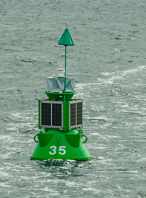 Seezeichen: Steuerbordtonne(grün), rechte Schiffsseite