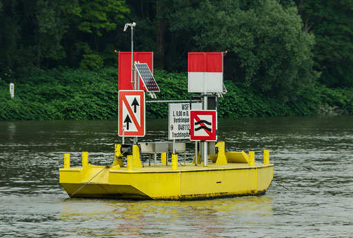 Verkehrszeichen der Flußschifffahrt