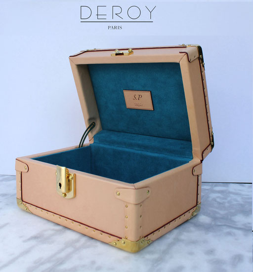 fabriquer ecrin sur mesure avec les accessoires de luxe malle2luxe paris cuir