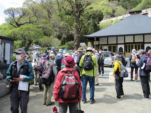 常林寺 　裏高尾の摺差（するさし）にある曹洞宗のお寺。　14世紀の南北朝時代の南朝方重鎮、小山氏の末裔峰尾氏が興したとされています。