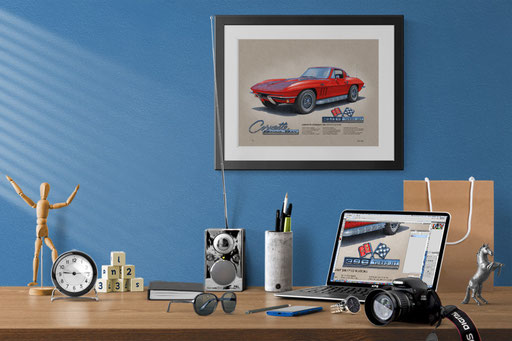 Une mise en contexte décoratif d'un bureau de maison avec le portrait dessiné de la Corvette Sting Ray 396 accroché au mur.