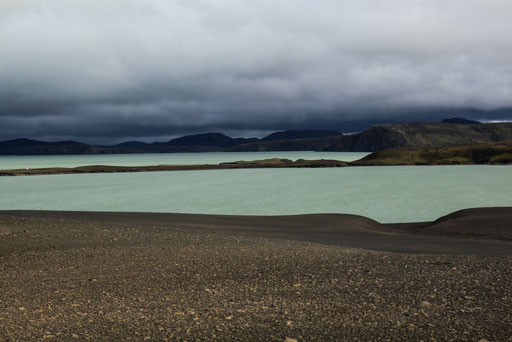 Nebel-Wasser-Wolken-Island-J602