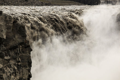 Nebel-Wasser-Island-Reisefotograf-J582