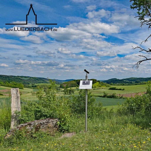 Edelstahl-Hingucker-fest eingestellt- mit Blick zum Leprakreuz, am P21 Point India an der Grabpyramide.