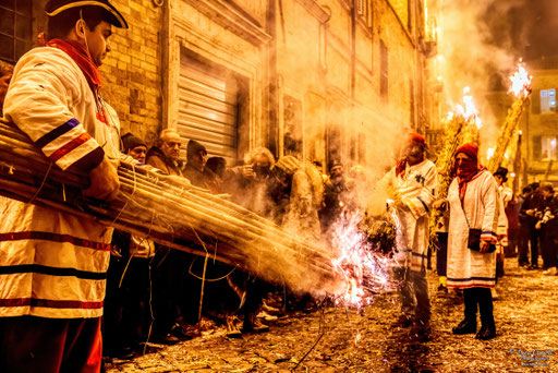 Storie Di Un Attimo • Festival Popolare Della Fotografia 2024 ~ Carnevale Storico di Offida • Processione Vlurd. © Luca Cameli Photographer