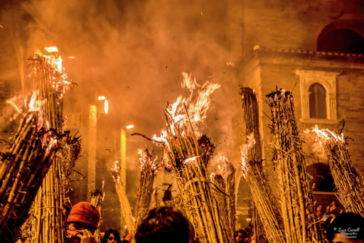 Storie Di Un Attimo • Festival Popolare Della Fotografia 2024 ~ Carnevale Storico di Offida • Processione Vlurd. © Luca Cameli Photographer