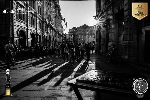 London Photography Awards 2023 Gold Winner ~ Back To The Frenzied Society: Luci ed ombre tra la frenesia. © Luca Cameli Photographer