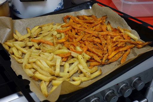 Wir hatten reichlich Kartoffel- und Süßkartoffelpommes aus einer Foodsharing-Abholung.