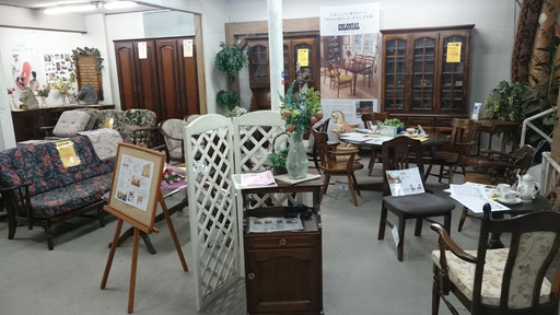 家具インテリア岡本店内　カリモク家具売り場