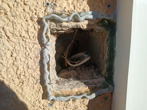 Sellado de caja con silicona y masilla acrílica