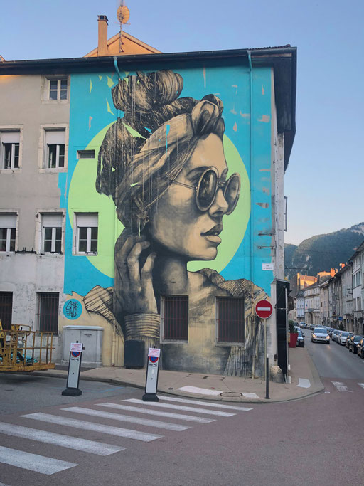 graffmatt artiste peintre muraliste professionnel français chambéry savoie haute-savoie streetart graffiti mur extérieur portrait femme nantua ain festival streetart woua'art