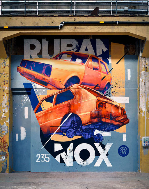 <alt="RUBANOX fresque industrielle chambéry usine streetart graffmatt artiste peintre urbain contemporain graffiti art mural déco intérieure peinture murale voiture abandonnée design cars painting"> 
