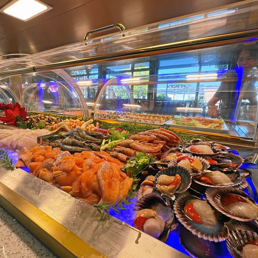 Jakobsmuscheln und Lachs