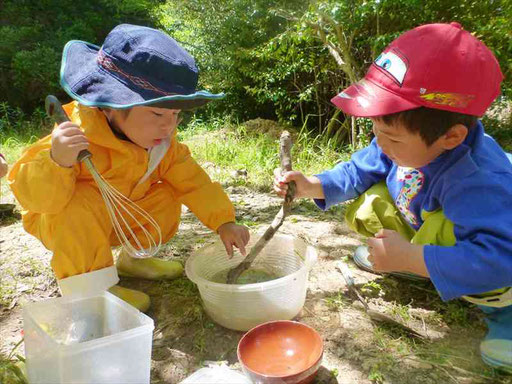 幼稚園世代の3歳児、4歳児、5歳児が通っています。各年齢は8名ずつの合計24名の少人数教育です。