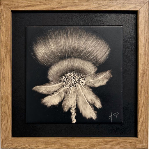 Agnès Jennepin, 22X22cm, huile sur faïence, travail par effacement sur fond carreau de faïence, encadré. Galerie Gabel, Biot, Côte d'Azur