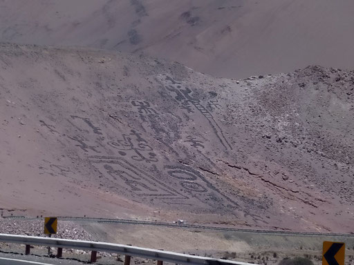 Süd-Peru ist nicht mehr weit und es zeigen sich bereits die ersten Geoglyphen