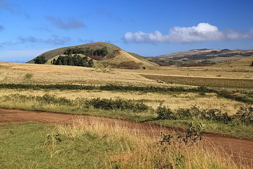 Karge Landschaft gleich hinter dem Dorf