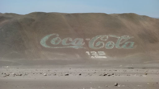 Moderne Geoglyphen in der Wüste
