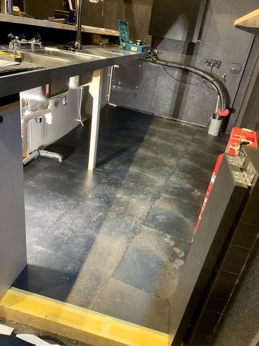 Horecavloer leggen bar Neushoorn