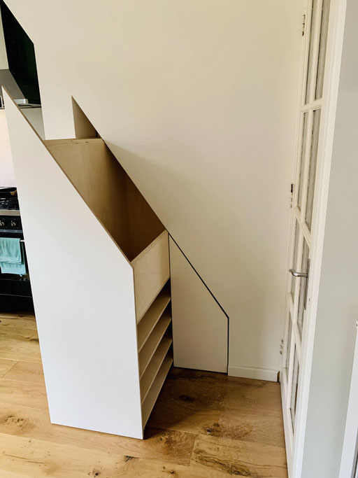 Maatwerk voorraadkast onder trap particulier