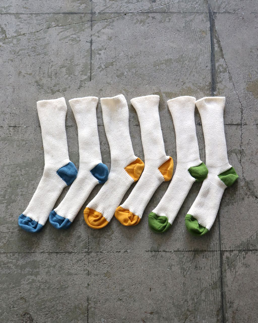 オーガニックコットンを使用した日本製のユニセックスリブ編みバイカラー靴下/329210