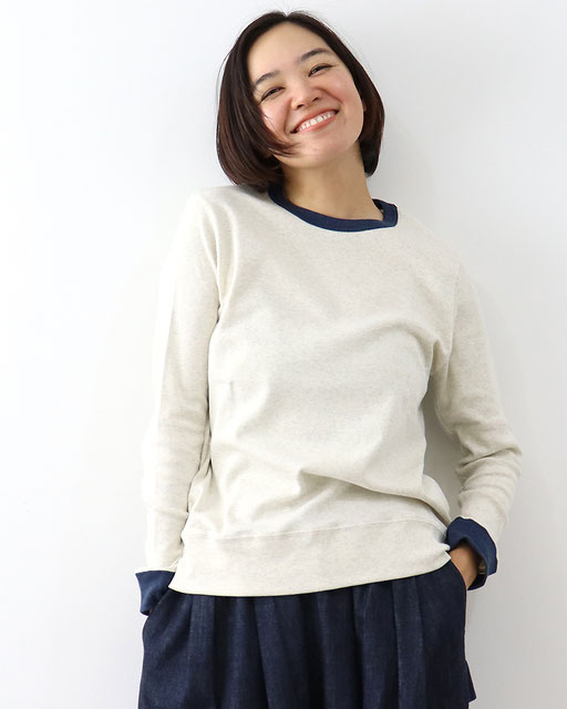 オーガニックコットン(綿)100％を使用した日本製のレディースバイカラーネック長袖Tシャツ