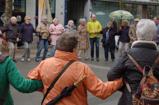 Gemeinsam mehr erreichen – Senioren-Flashmob-Aktion im Rahmen des IZGS-Projekets GESCCO | Foto: IZGS