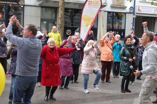 Gute Laune bei der Senioren-Flashmob-Aktion im Rahmen des IZGS-Projekets GESCCO. | Foto: IZGS