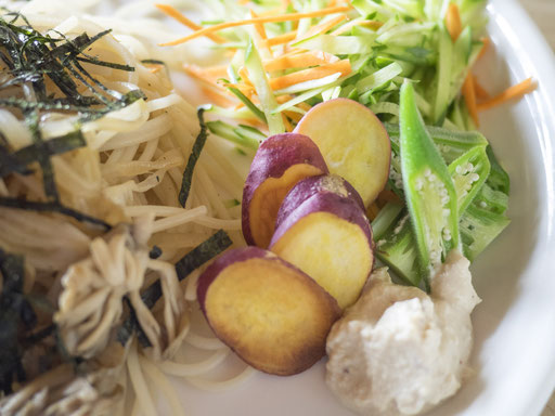 旬の野菜と共に、グルテンフリーの美味しい麺をお試しください！