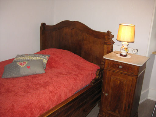 Le lit de 110 de la chambre à coucher secondaire du gîte de la Prairie à Ranspach - Alsace