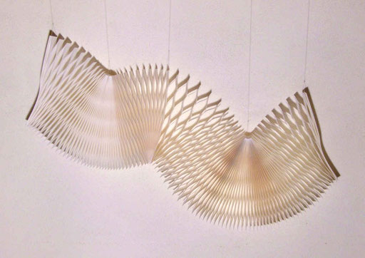 wave - 2013 - 110 x 60 cm / PAPIER-art ART-papier, Wandobjekt aus Papier, weiß, Kunstobjekt, Harald Metzler, Mattsee, Österreich