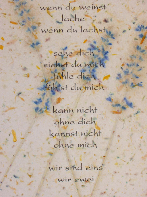 handgesch.Büttenpapier mit  Blüten und Druck