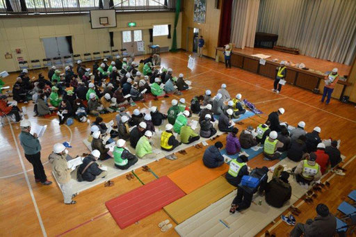 各自治会・町内会毎に並んで