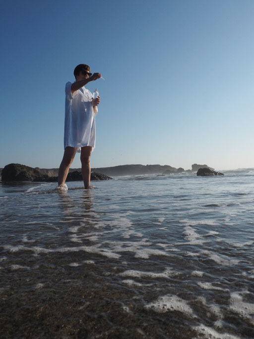 Gabrielle Zimmermann - Dripping 450 drops of water in the sea, 2018 - photo: Tan Aguado