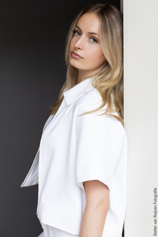 The Portfolio Studio, Model, Vrouwelijk model, Casting, Castingmodel, shoot, fotoshoot, photoshoot, model worden, inschrijven modellenbureau, inschrijven castingbureau, fotograaf, fotografie, studio, leiden, centrum leiden, portfolio laten maken