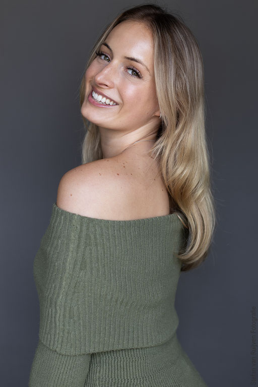 The Portfolio Studio, Model, Vrouwelijk model, Casting, Castingmodel, shoot, fotoshoot, photoshoot, model worden, inschrijven modellenbureau, inschrijven castingbureau, fotograaf, fotografie, studio, leiden, centrum leiden, portfolio laten maken