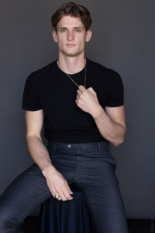 Model, Mannelijk model, Malemodel, New Face, Casting, Modellenwerk, Modellenbureau, inschrijven als model, model worden, foto's laten maken als model, fashion, fotograaf, photographer, Portfolio, Portfolio shoot, Modelportfolio, The Portfolio Studio
