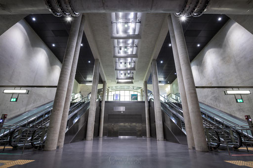 Architektur in der U-Bahn-Haltestelle "Heumarkt" der KVB in Köln, Deutschland     © Oliver Jerneizig