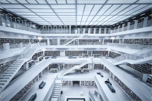 Stadtbibliothek am Mailänder Platz in Stuttgart, Baden-Württemberg, Deutschland    © Oliver Jerneizig