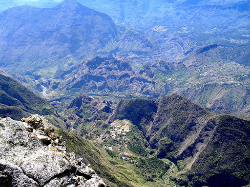 Vue sur Mafate depuis le Maïdo