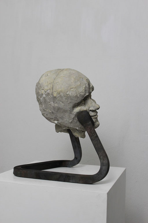 Christian Feig, Gelangweilt, aus der Serie: Die 9 Emotionalen, 2014, Beton & Stahl, 39 x 26 x 35 cm