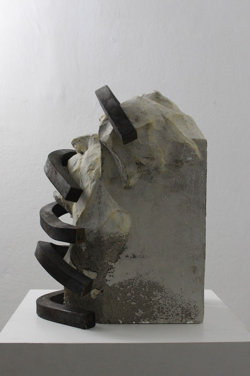 Christian Feig, Sehnsucht No. 2, 2014, Beton & Stahl, 42 x 31 x 31 cm