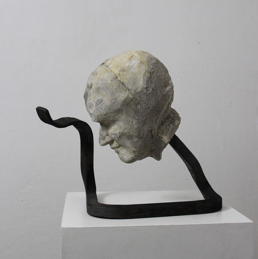 Christian Feig, Bittend, aus der Serie: Die 9 Emotionalen, 2014, Beton & Stahl, 37 x 29 x 44 cm