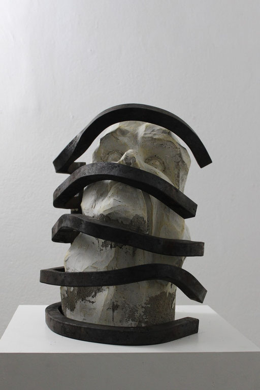 Christian Feig, Sehnsucht No. 2, 2014, Beton & Stahl, 42 x 31 x 31 cm