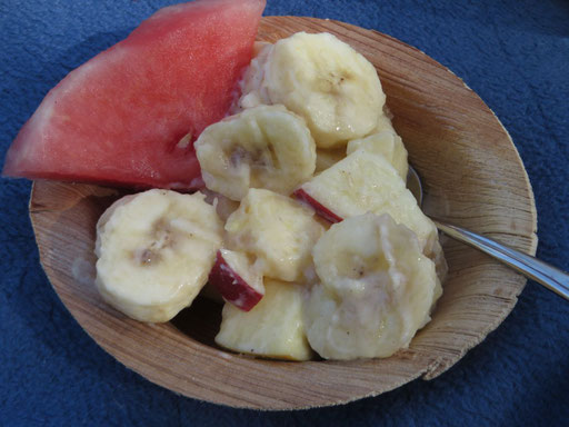 Obstsalat mit Vanille-Sojajoghurt