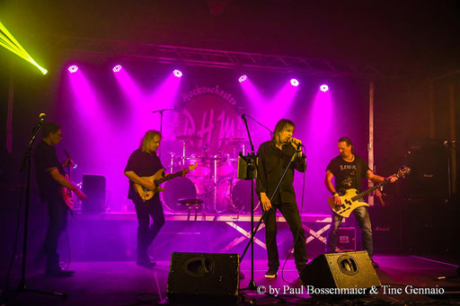 Sänger-mit-Band