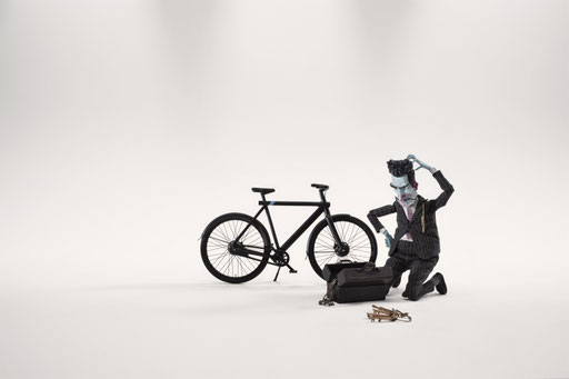 VanMoof "Harte Zeiten Für Profi-Diebe" - eine spielerisch-anmutende neue Kampagne, die ihre Anti-Diebstahl-Technologie und den Peace Of Mind-Service veranschaulicht. 