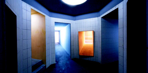 Jan Köchermann, Dead End Heedfeld, 2012 , Holzkonstruktion, verschiedene Medien, Galerie der Gegenwart, Hamburg, 3700 x 2800 x 360 cm